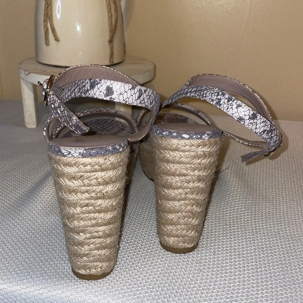 Deltan women’s wedge 9.5  Everly espadrille snake metallic cream sandal heels
